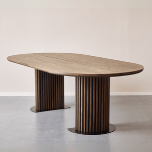 Matteo - Lankkupöytä käsintehty puusepäntyönä pöytä ritiläjalustalla savustettua massiivitammea 240x120x77 cm