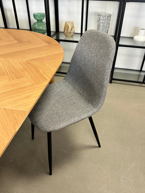 Anna ruokapöytätuoli - Harmaa tekstiili ja mustat jalat