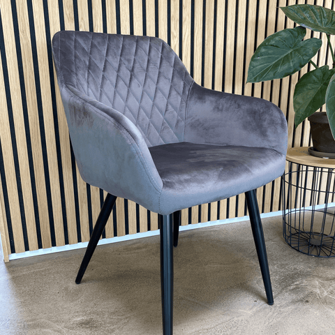 Carlo ruokapöytätuoli - Harmaa veluurinen käsinojilla varustettuna