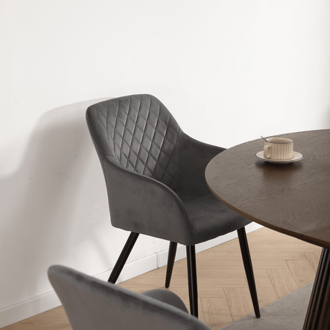 Carlo ruokapöytätuoli - Harmaa veluurinen käsinojilla varustettuna